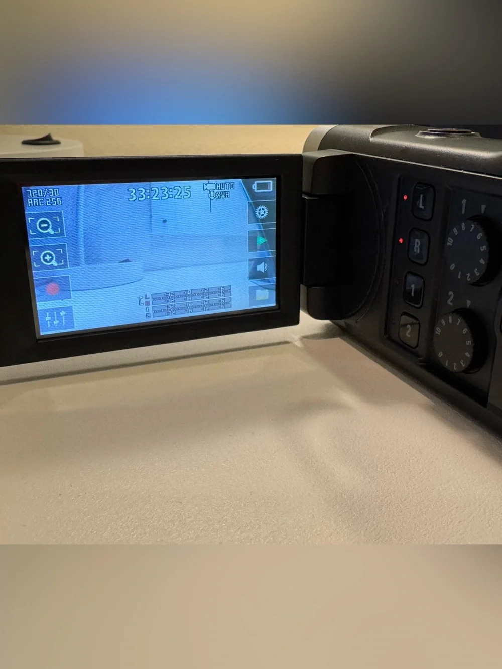 Zoom Q8 Handy Video & 4-Track Audio Recorder HD Camera Bundle w/ Box⁠- used once